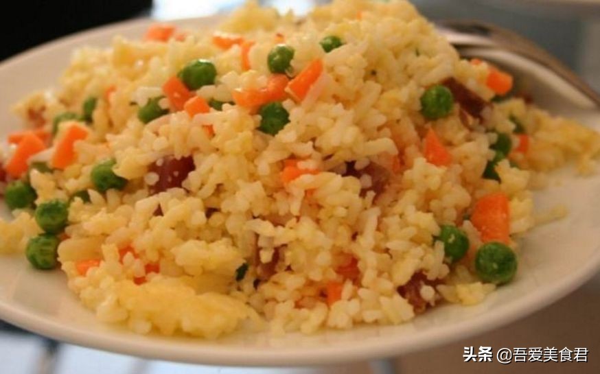 最简单的蛋炒饭做法家常,美味普通蛋炒饭海鲜蛋炒饭
