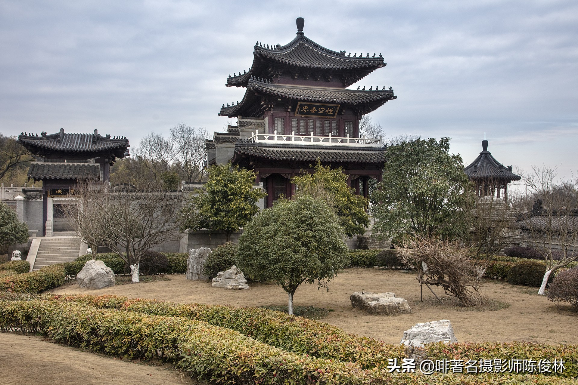 山门朝北开韦陀菩萨坐正殿律宗第一名山宝华山隆昌寺1500年