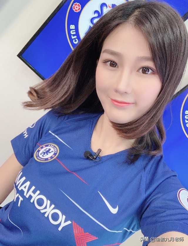 她是最美足球解说，曾参加《为你而来》，身材傲人，丈夫高大威猛