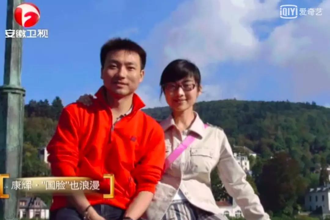 《新闻联播》怒怼美国连续上热搜，网友：粉联播，还要粉康辉