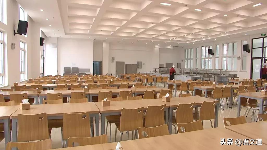 3万人足球场面积约多少平方米,3000人的体育场有哪些