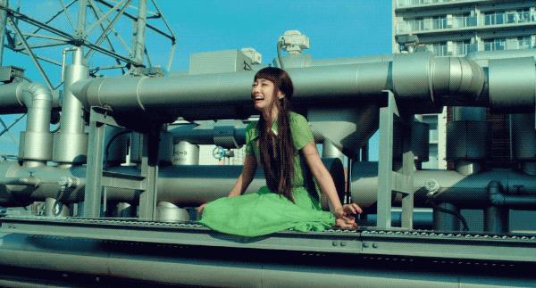 亚洲最狂野女导演，一年出3部新片，半个演艺圈为她站台