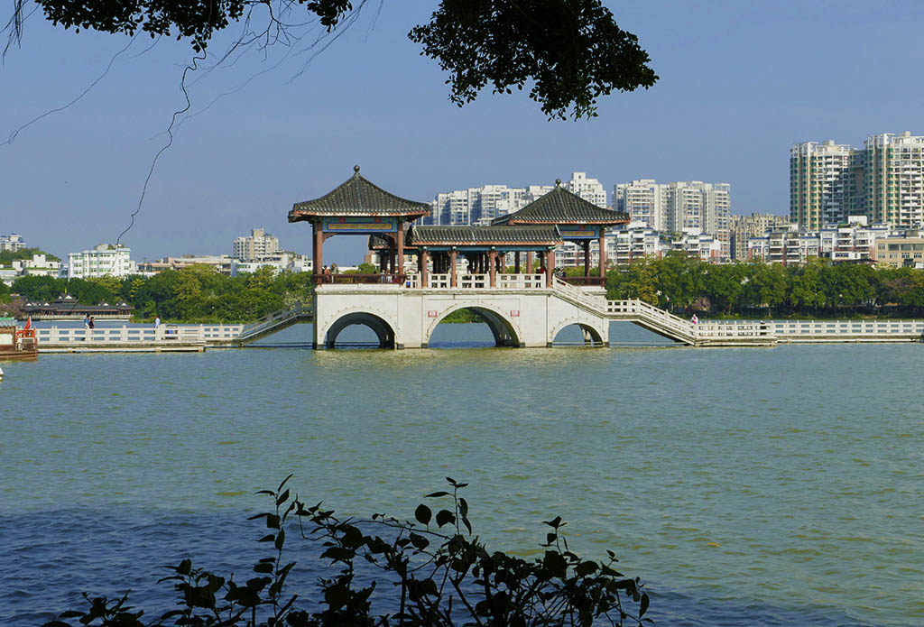 惠州西湖苏东坡小妾墓,惠州西湖和苏东坡有什么关系