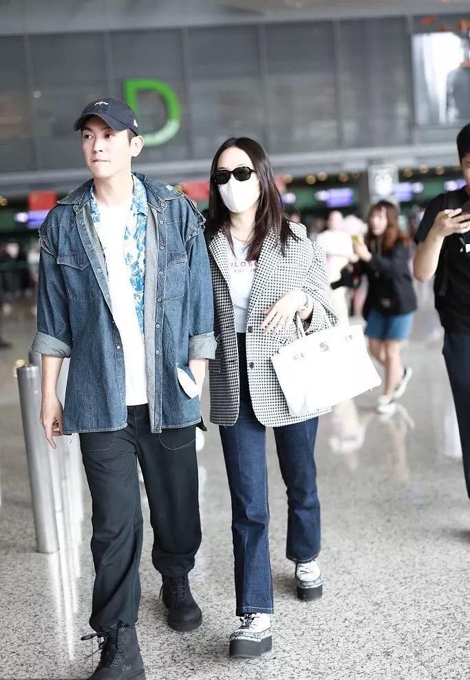 霍思燕黑色大衣穿搭,霍思燕穿搭日常图片