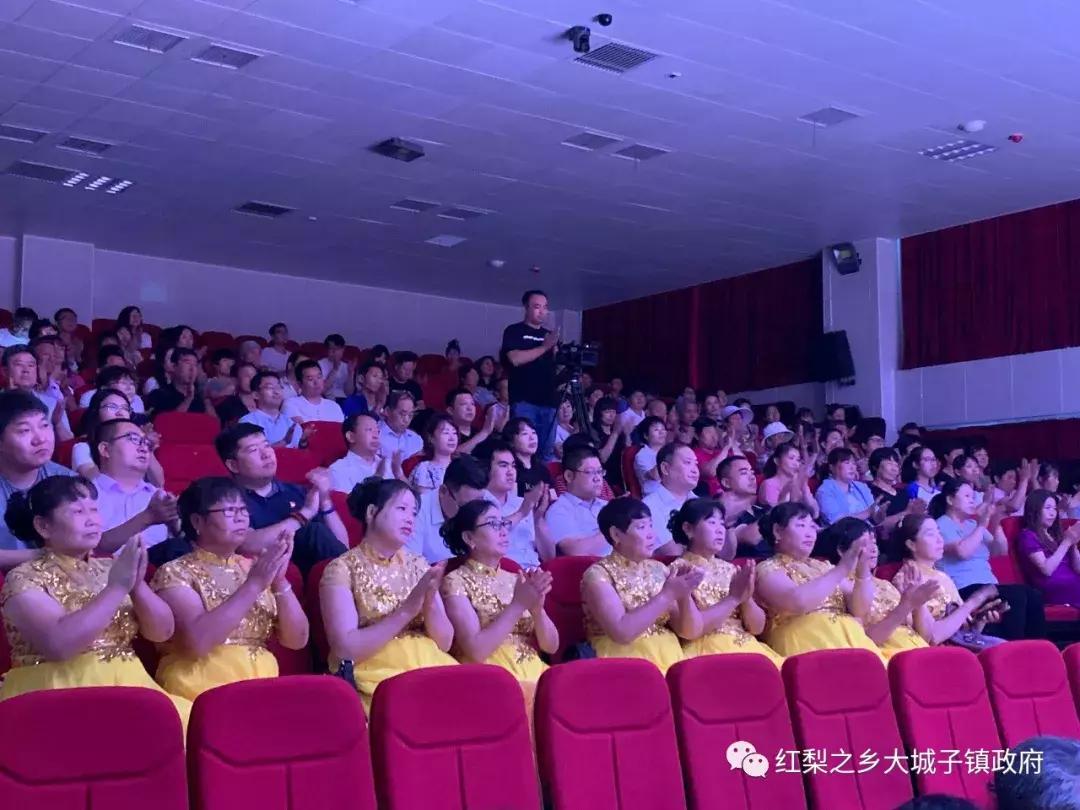 密云区大城子镇新时代文明实践所开展“颂歌献给*党**”庆祝建*党**98周年文艺汇演活动