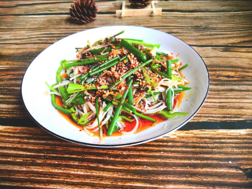 凉拌麻辣金针菇的料怎么调,黄瓜红油金针菇杏仁凉拌做法