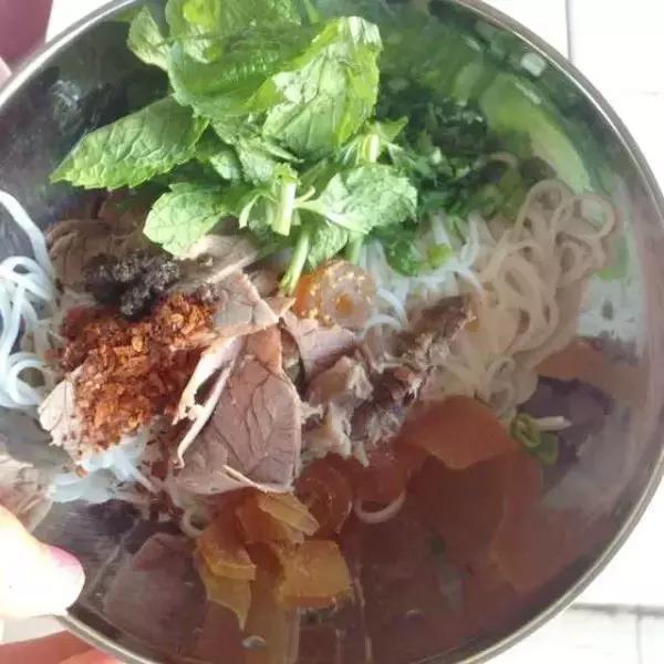 云南米线的花式吃法你试过几种,云南米线的正宗吃法