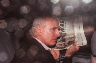 从黑帮成员变成打败毒枭的大英雄,从黑帮变成警察