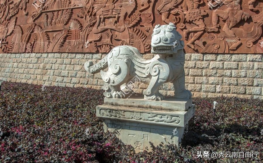 来云南感受彝族特点民族文化,云南彝族的文化和风土人情