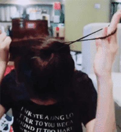 戚薇许嵩最新视频,戚薇现身许嵩演唱会全程抢热搜