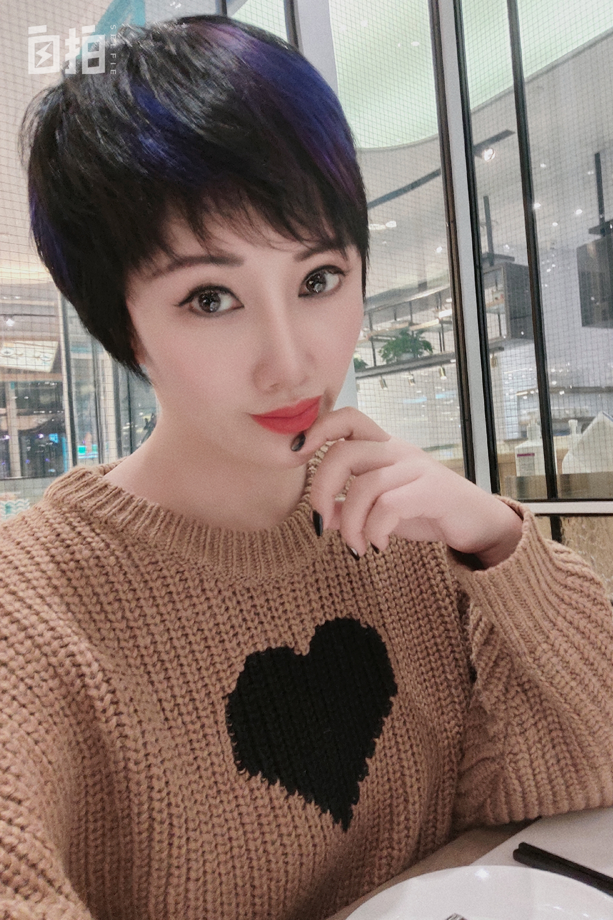 我15岁当模特，八十年代月薪过万，曾因吸毒自杀，现在帮人戒毒