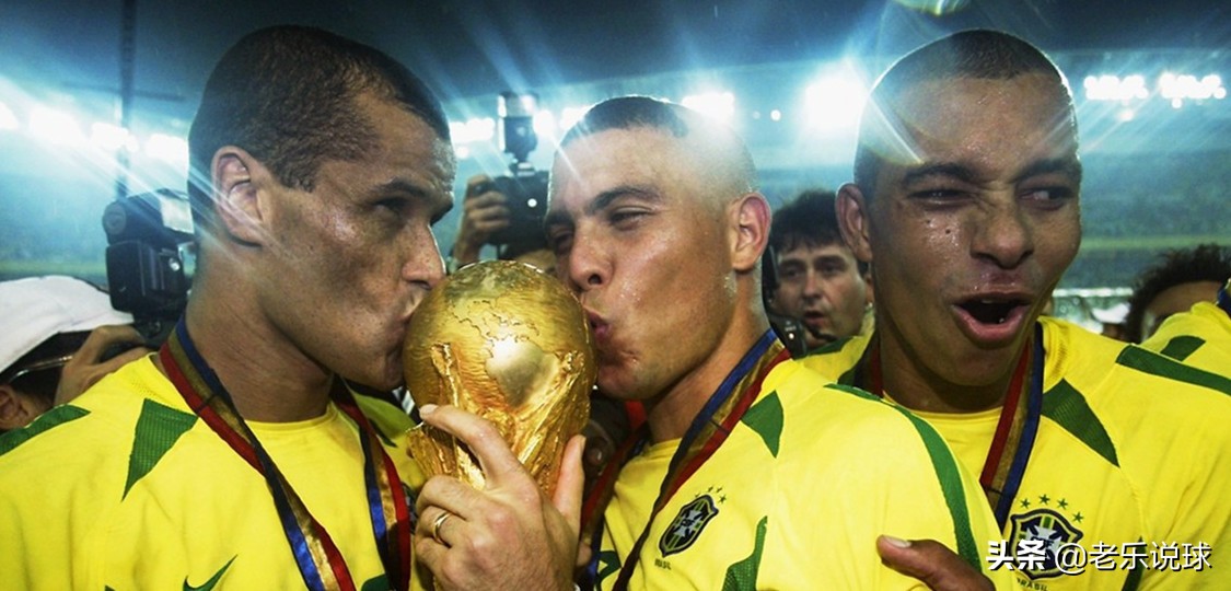 齐达内2002世界杯经典下场照片,世界杯齐达内精彩进球瞬间