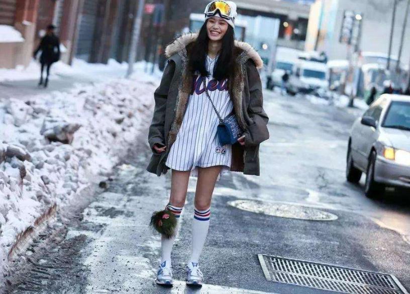 夏季新款运动休闲球衣,最新穿搭风格复古球衣