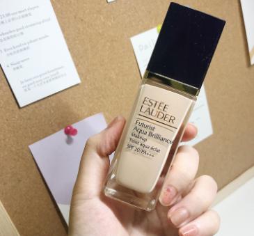 雅诗兰黛沁水粉底液自然色测评,雅诗兰黛沁水粉底液适合什么肤色