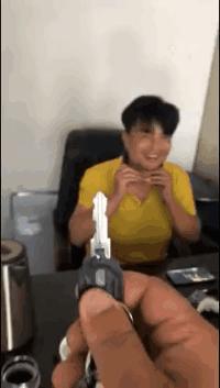 搞笑gif图这停车技术真不是盖的,汽车幽默搞笑gif图