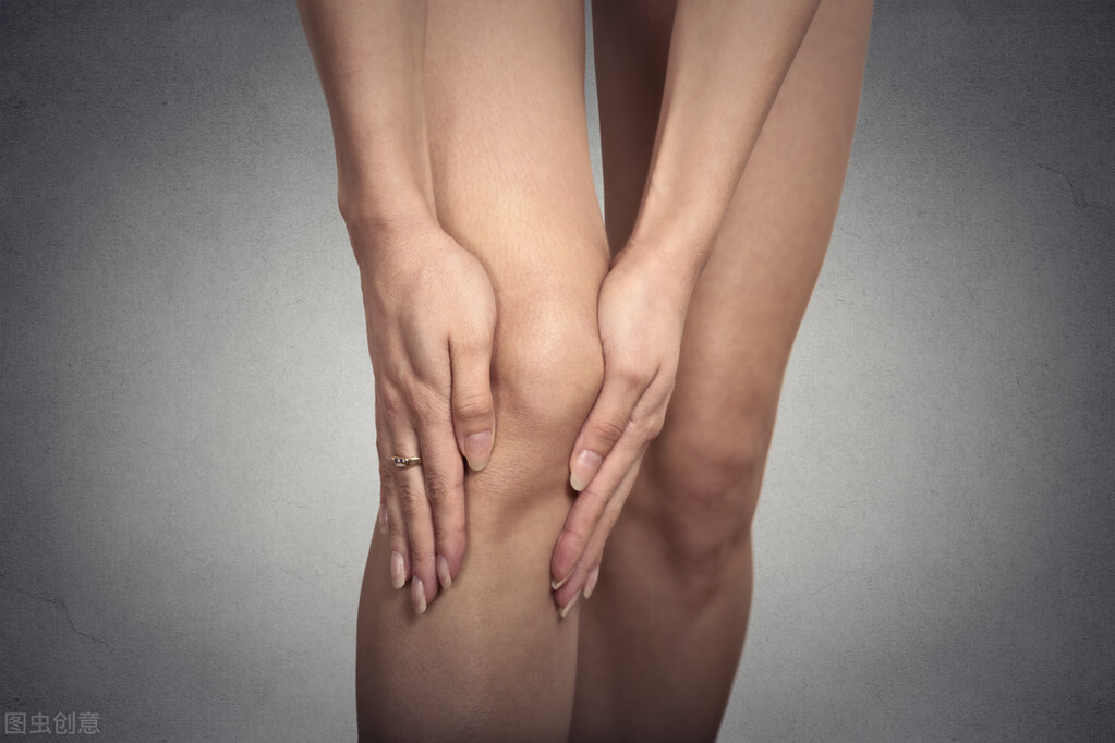 60岁阿姨被缝线针戳破膝盖，引发感染，住院治疗1个月