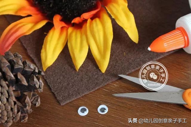 松果手工火鸡教程,感恩节小火鸡手工