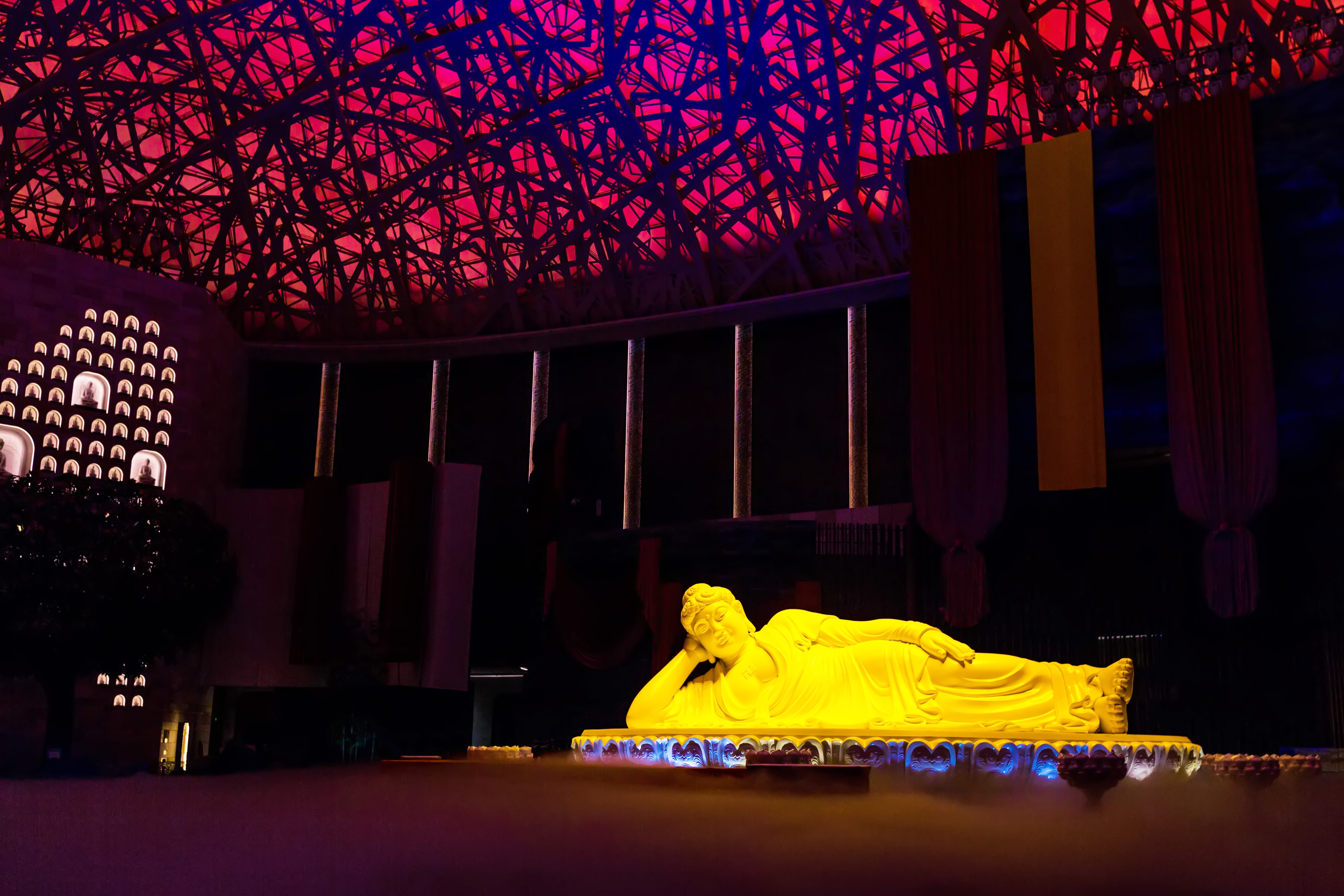 释迦牟尼佛的头盖骨,释迦牟尼25岁等身像之谜