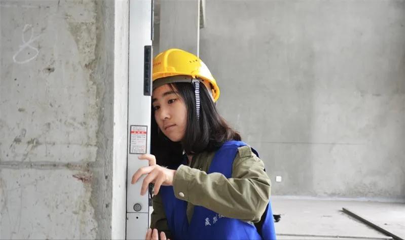 谁说工地上没有美女，这些90后美女在工地上班，工资还比你高