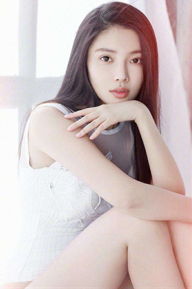 知性美丽的徐冬冬,徐冬冬不同风格装扮迷人美照欣赏