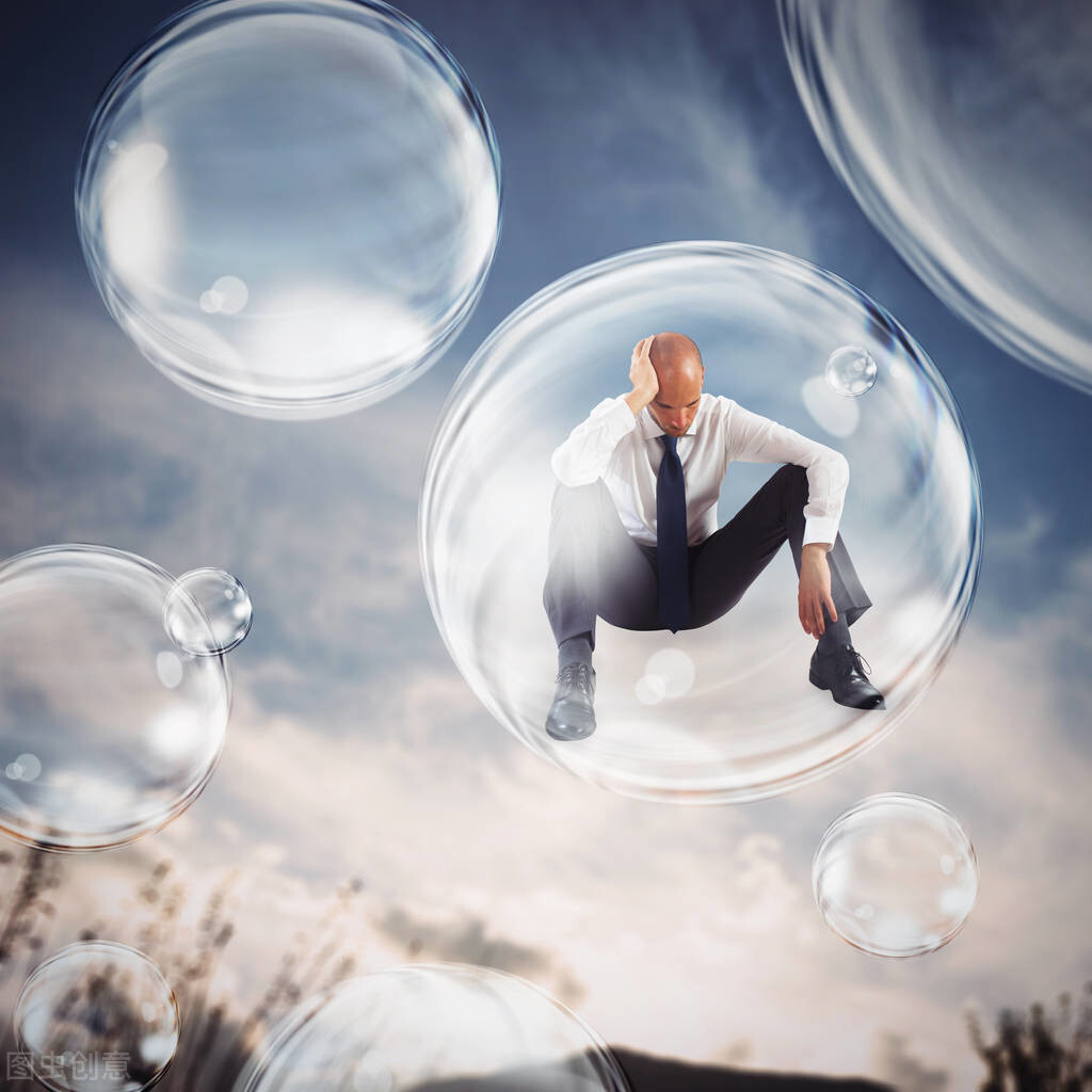 自负的人和自卑的人相比谁更成熟,自卑是因为太自恋了太在乎自己吗