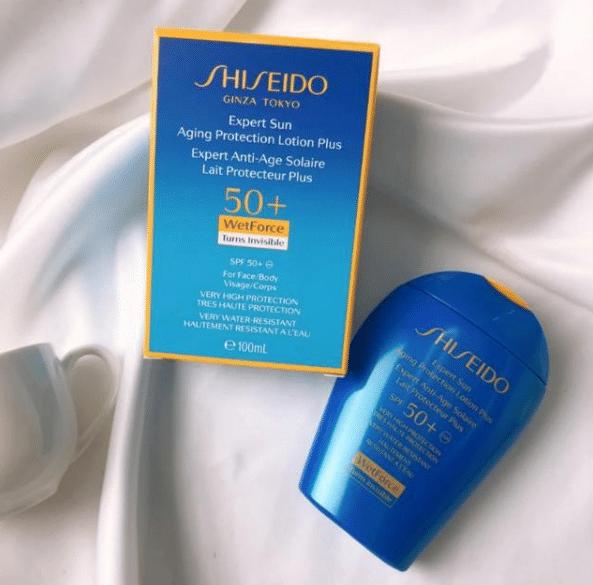 哪种防晒霜不油腻清爽好用,哪种防晒霜清爽不油腻又好用