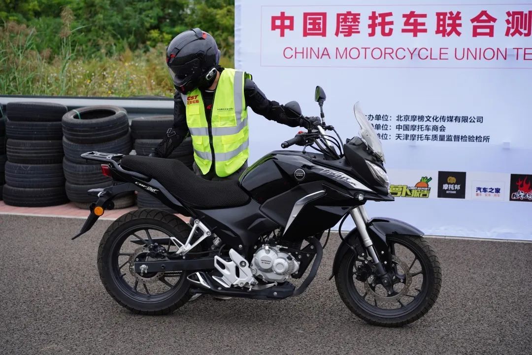 本田新大洲cbf190x摩旅,新大洲本田cbf190r对比豪爵nk150