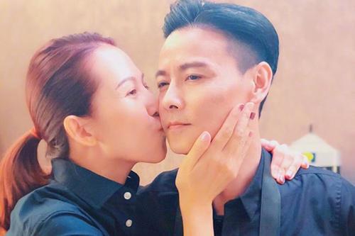 蔡少芬张晋全家福上热搜，三胎儿子“唐装”出镜，年味儿十足