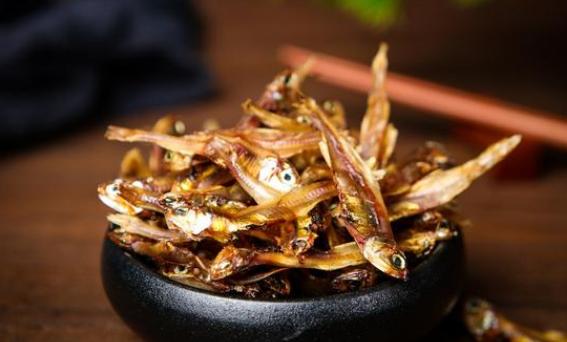 怎样做美味又简单的小鱼干,炒小鱼干喷香美味下饭菜