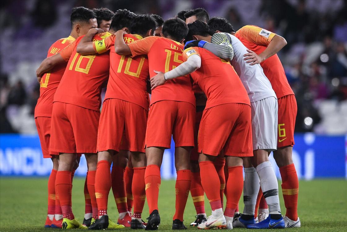 李铁十二强赛踢球,李铁十二强赛变化