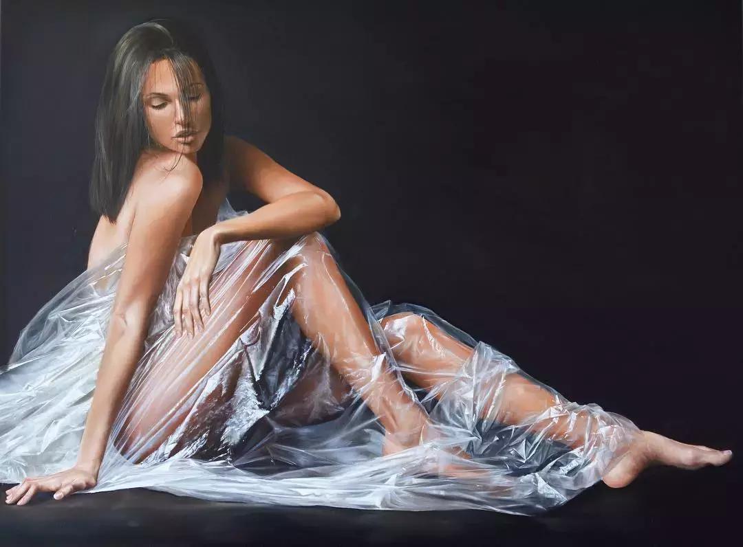 他画了一波美人，笔触精致，活色生香