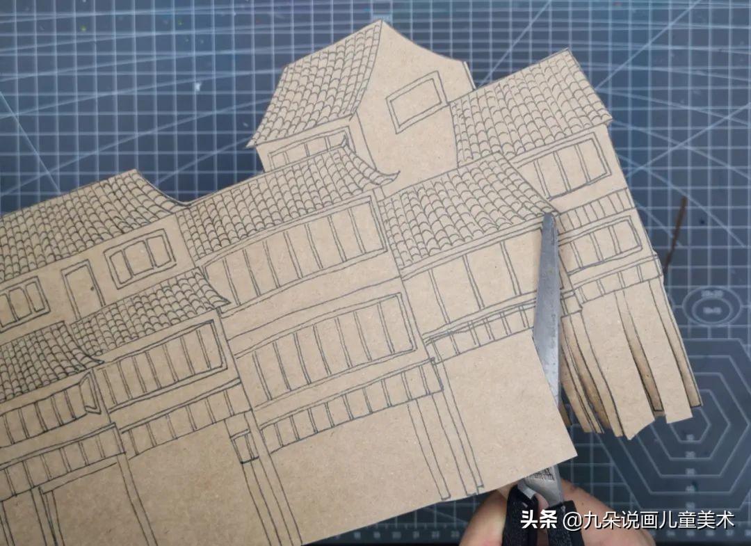 儿童画吊脚楼教程,创意儿童画苗族吊脚楼