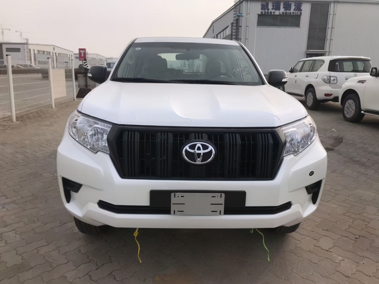 2022款日产途乐对比霸道2700,丰田霸道和日产途乐油耗