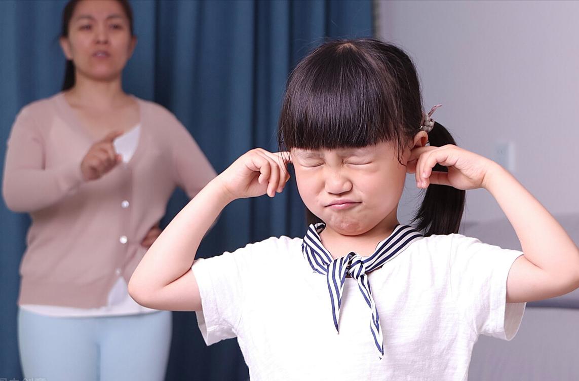 卓训教育：孩子不听话怎么办，家长试试这几种教育方法