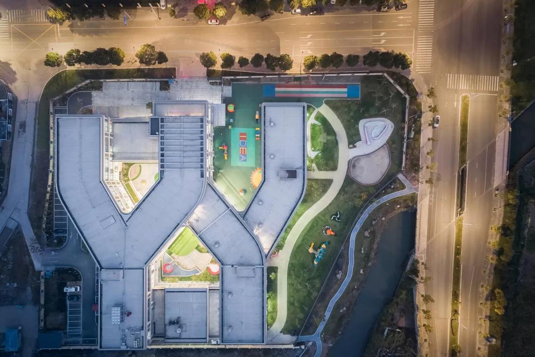 YY梯田学校|宁波艾迪国际幼儿园/ARCHgrid