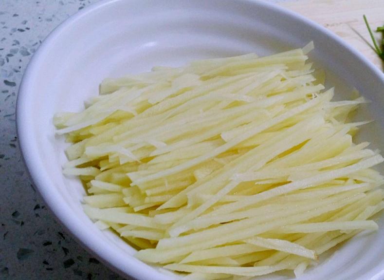 粉条里加俩鸡蛋,粉条里打两个鸡蛋没想到这么好吃