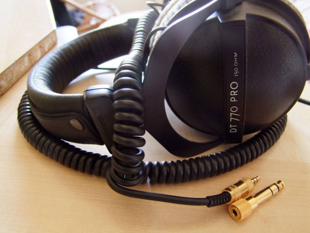 鐩戝惉鑰虫満鍝佺墝,绱㈠凹鐩戝惉鑰虫満