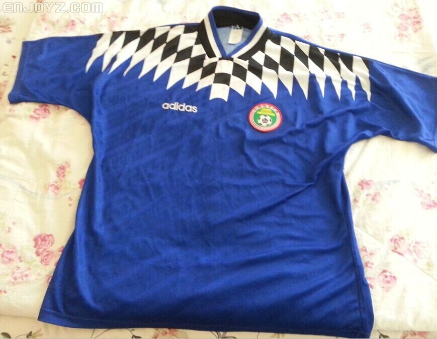 国足球衣都是红和白吗,国足球衣2007