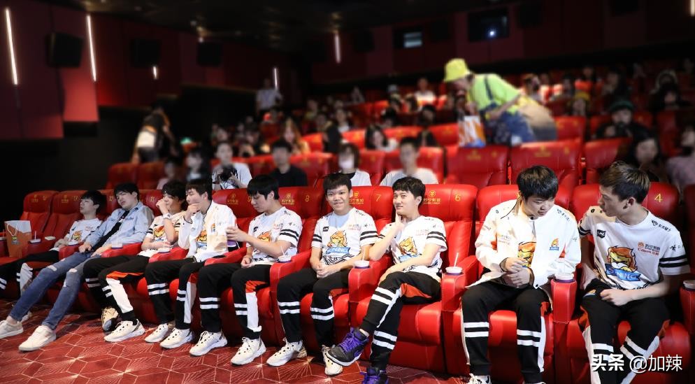 周淑怡搭配爱萝莉，LPL最强解说搭档诞生，网友：建议原地结婚