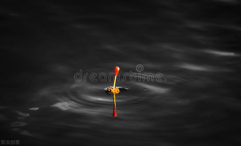 夏季夜钓鲫鱼鲤鱼用腥饵还是香饵,夏季浮钓调漂的正确方法与技巧