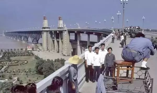 100年南京大桥绘画,南京红色100年