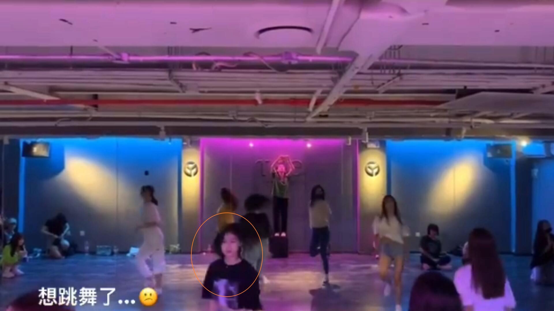 小苹果现照,小苹果美貌抢镜