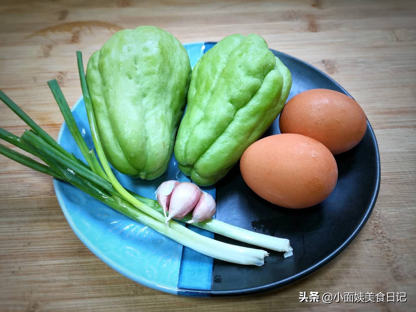 10月这个菜大量上市，我家经常买，炒鸡蛋特下饭，全家都爱吃