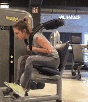 女生负重练腹肌马甲线教程,一对小哑铃负重马甲线训练