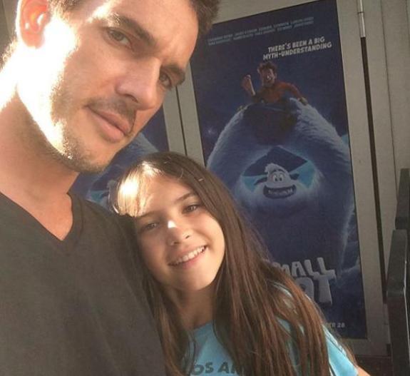 水果姐被控性骚扰？男模：她当众扒下我的裤子，让我露出*处私**