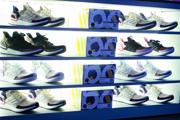 线上线下阿迪达斯,阿迪达斯战略转型