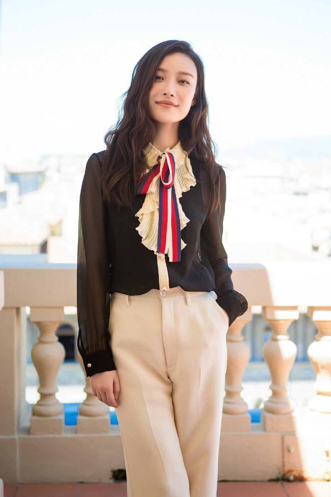 倪妮同款连衣裙普通人穿搭,倪妮流金岁月穿搭牛仔裤白上衣