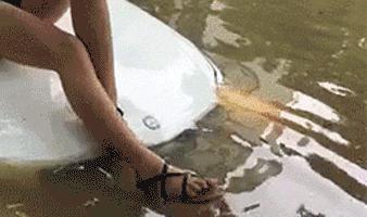 搞笑gif开心一刻,搞笑gif段子妹子你太皮了