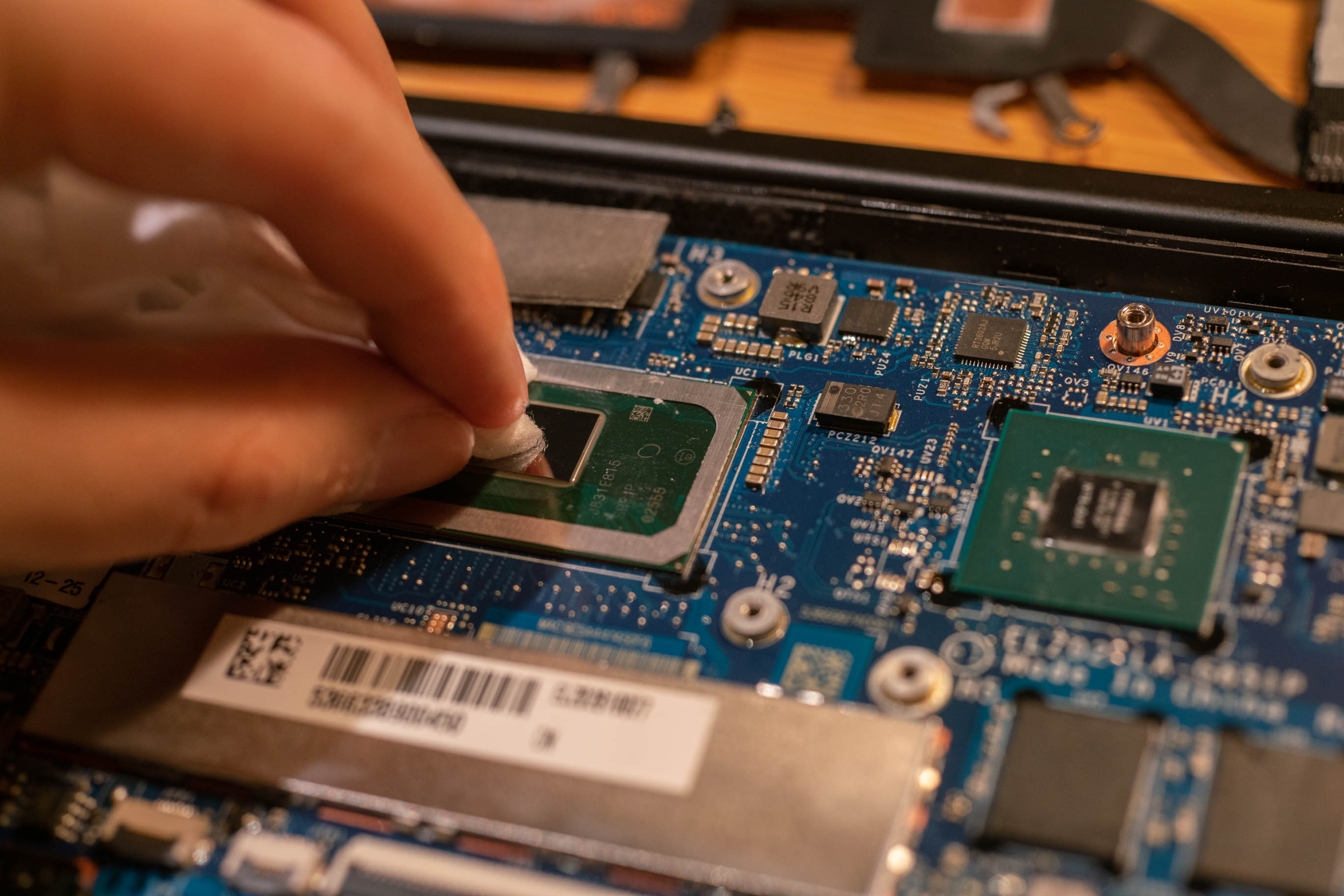 信越硅脂7921与7868哪个好,给电脑涂硅脂