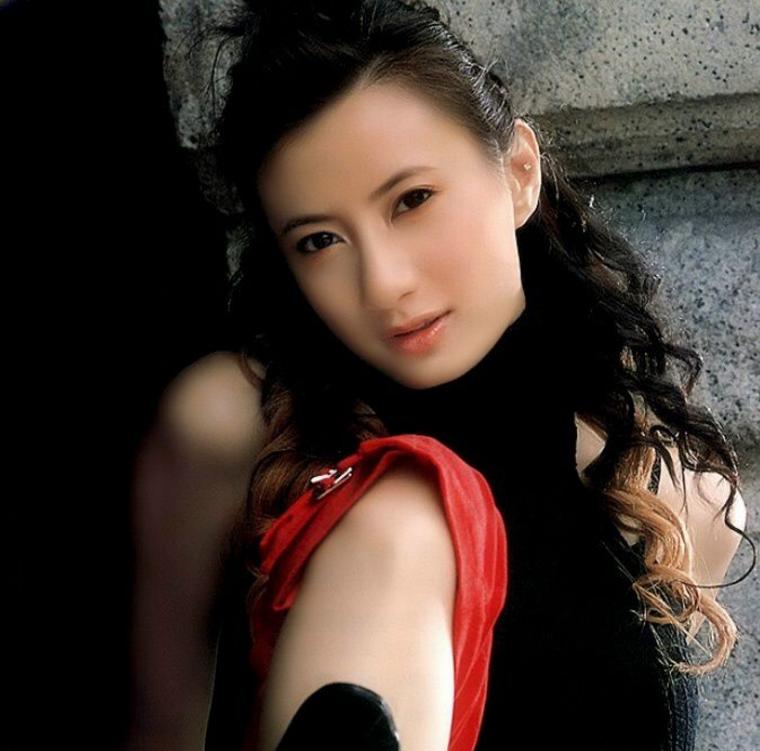 民用小飞机女驾驶员,战斗机女飞行员驾驶飞机视频